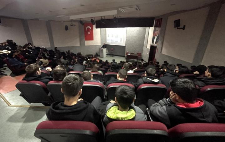 Lise Öğrencileri Turgutlu Tarihini Öğreniyor