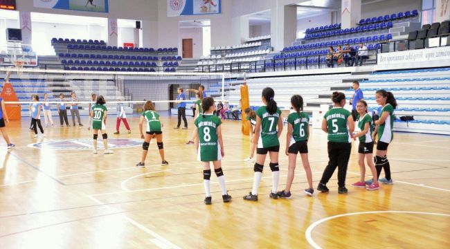 OKULLAR ARASI MİNİ VOLEYBOL TURNUVASI BAŞLADI