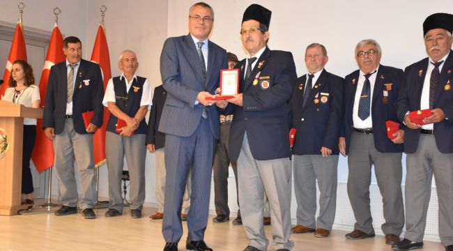 KIBRIS GAZİLERİNE BERAT VE MADALYA TEVCİH TÖRENİ YAPILDI