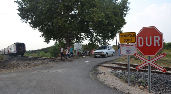 KOYUNLARINI OTLATIRKEN AZ KALSIN TREN'İN ALTINDA KALIYORDU