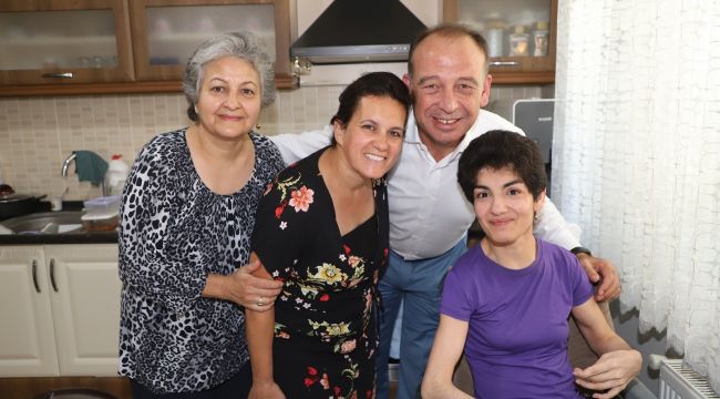 KIRDAR’IN ANISINA AKÜLÜ ARABA HEDİYE EDİLDİ