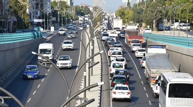 TURGUTLU'DA BAYRAM TRAFİĞİ YOĞUN