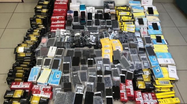 TURGUTLU'DA KAÇAK CEP TELEFONU OPERASYONU