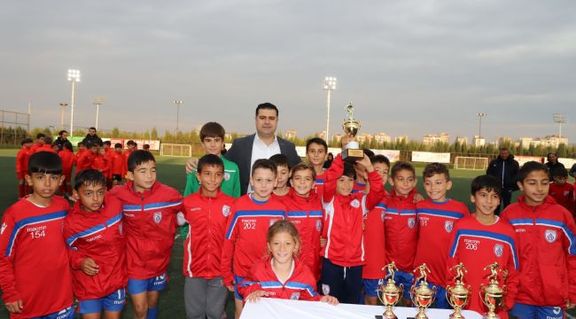 ÇOCUK HAKLARI FUTBOL TURNUVASININ ŞAMPİYONU ALTINORDU