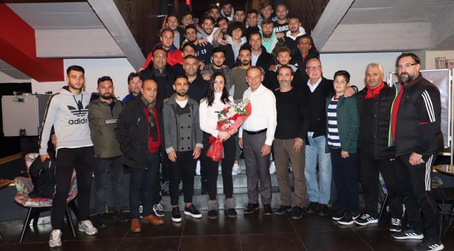 BAŞKAN AKIN TURGUTLUSPOR İLE BİRLİKTE ‘NAİM CEP HERKÜLÜ’ FİLMİNİ İZLEDİ