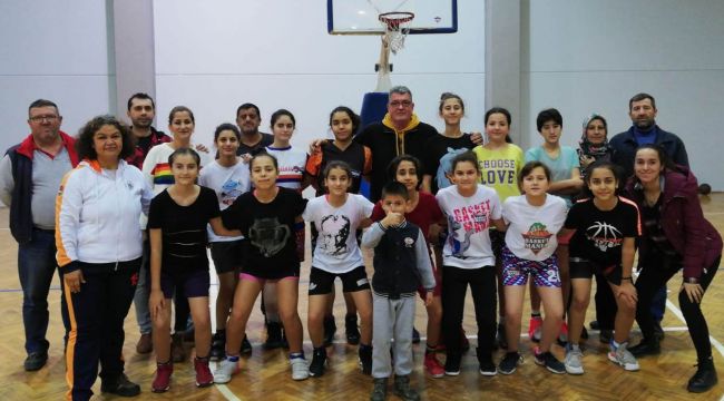 ÇOCUKLARI İÇİN KURDUKLARI BASKETBOL KULÜBÜ BAŞARIDAN BAŞARIYA KOŞUYOR