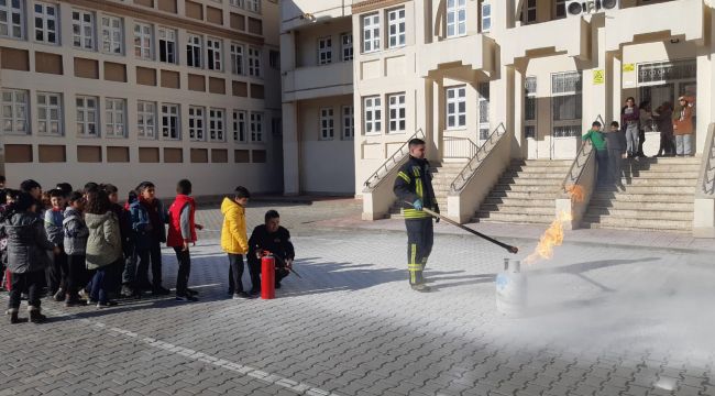 MİNİK ÖĞRENCİLER YANGINA KARŞI BİLGİLENDİRİLDİ