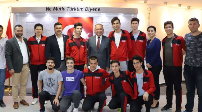 TURGUTLU BELEDİYE ERKEK VOLEYBOL 2. LİG YOLUNDA