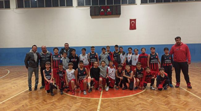 TURGUTLU GELECEĞİN BASKETBOLCULARINI AĞIRLADI