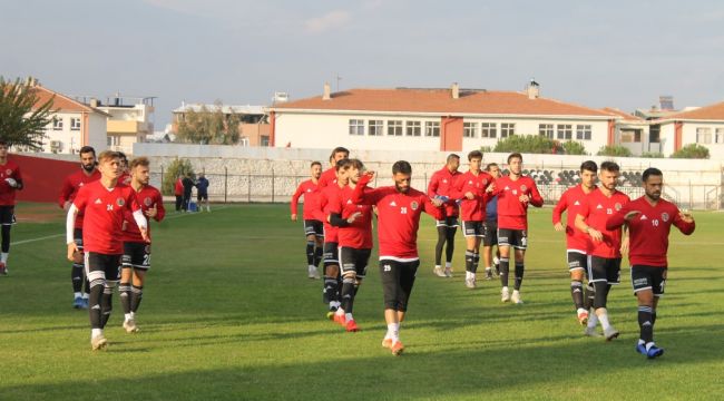 TURGUTLUSPOR İZMİR'DE KAZANMAK İSTİYOR