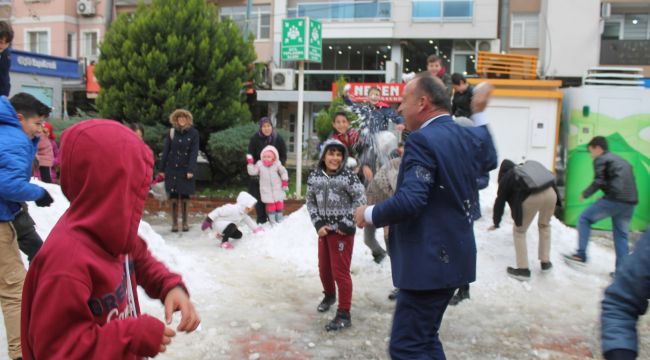 BAŞKAN ÇOCUKLARLA KARTOPU OYNADI