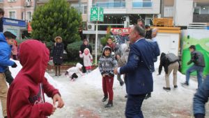 BAŞKAN ÇOCUKLARLA KARTOPU OYNADI