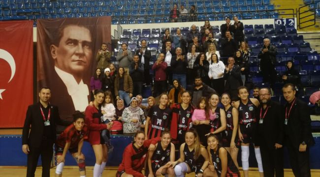 KADIN BASKETBOL KARŞIYAKA'DAN GALİBİYETLE DÖNDÜ