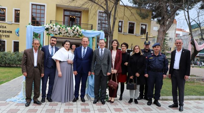 TURGUTLU'DA SEVGİLİLER GÜNÜNDE 11 NİKAH KIYILDI