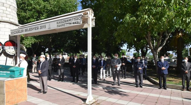 KARA KUVVETLERİ KOMUTANI ÜMİT DÜNDAR’IN ANNESİ MANİSA’DA TOPRAĞA VERİLDİ