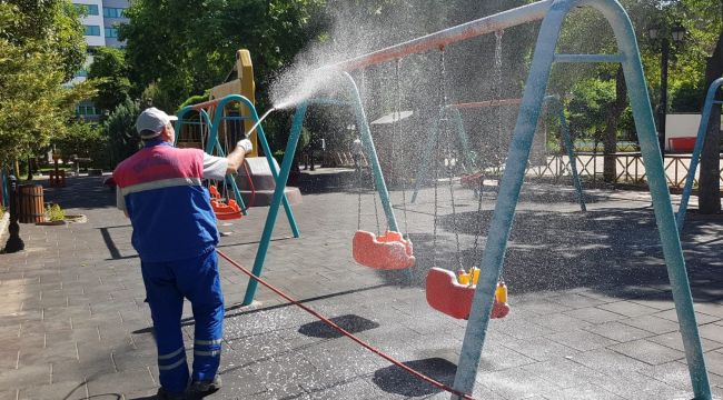 PARKLAR ÇOCUKLAR İÇİN DEZENFEKTE EDİLDİ