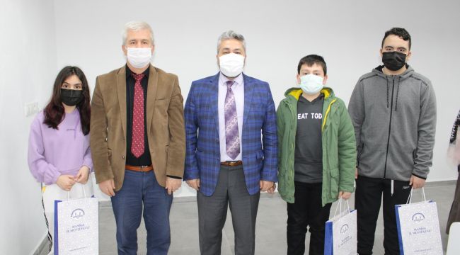 İMAM HATİPLİ ÖĞRENCİLER RESİM YARIŞMASINDA İLK ÜÇ SIRAYI PAYLAŞTI