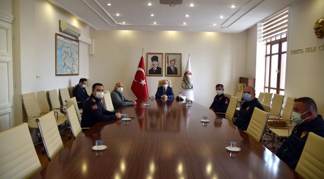 İZMİR DEPREMİNDE GÖREV ALAN İTFAİYE PERSONELİNE BAŞARI BELGESİ VERİLDİ