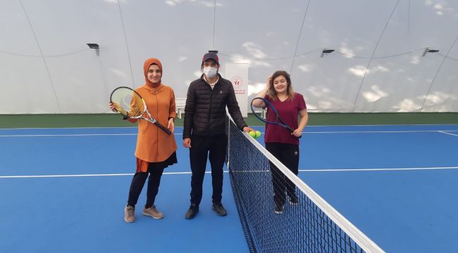 SAĞLIK ÇALIŞANLARI TENİS TURNUVASINDA BULUŞTU