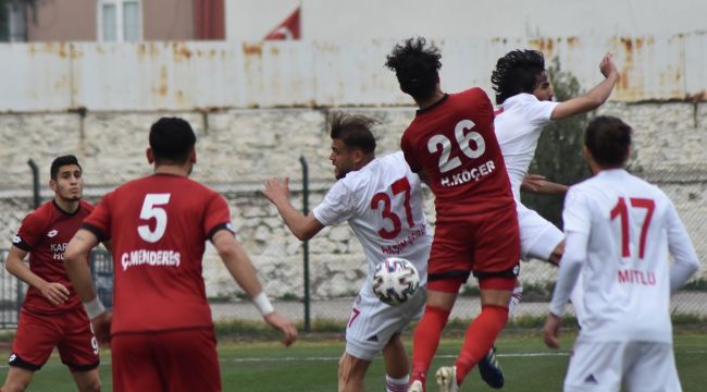 TURGUTLUSPOR LİDERE BOYUN EĞDİ 2-0