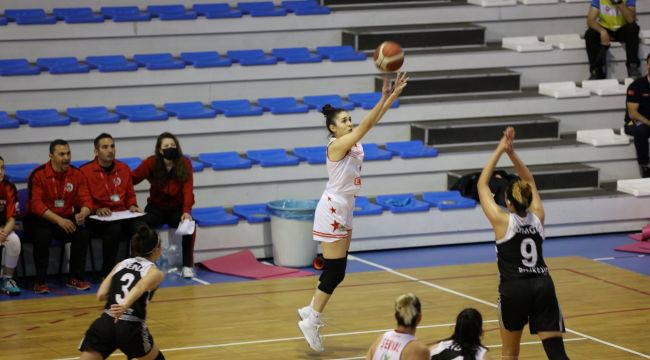 KADIN BASKETBOL TAKIMI İLK DEPLASMAN MAÇINA ÇIKIYOR