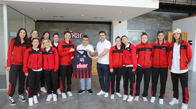 KADIN BASKETBOL TAKIMINDAN SPONSOR ZİYARETİ