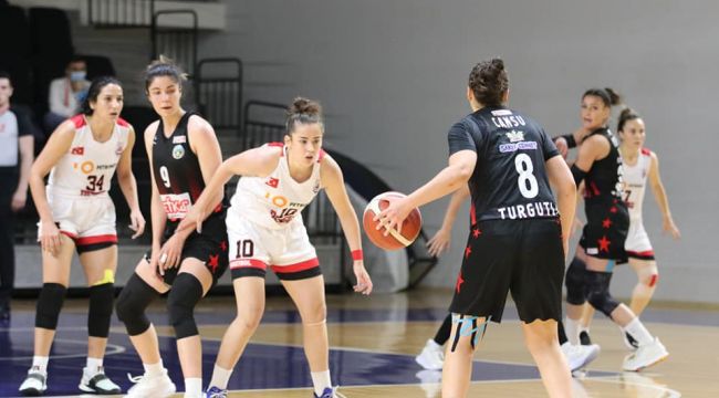 KADIN BASKETBOL TAKIMI AVERAJA TAKILDI