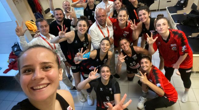 KADIN BASKETBOL TAKIMI ŞAMPİYONLUK YOLUNU YARILADI