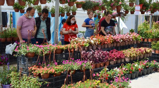 MANİSA'DA ÇİÇEK FESTİVALİ VE MESİR FUARI AÇILDI