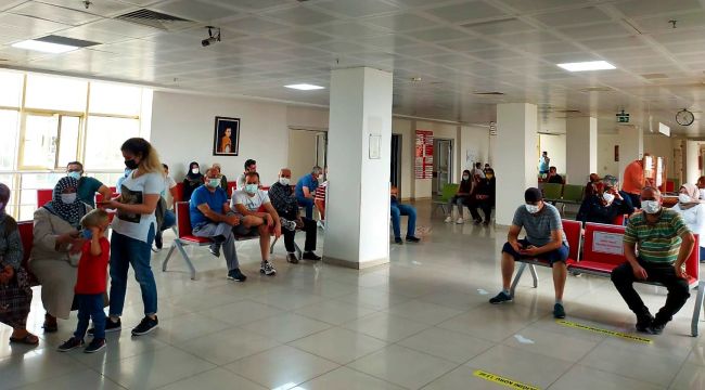 TURGUTLU’DA BİR GÜNDE 1326 KİŞİYE AŞI YAPILDI