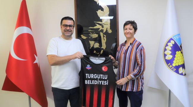 BASKETBOL’ UN BAŞINA ŞAMPİYON HOCA