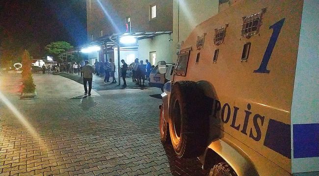 POLİS MEMURU BIÇAKLANDI