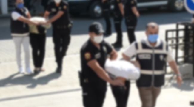 POLİS MEMURUNUN MÜDAHALE EDERKEN BIÇAKLA YARALANDIĞI KAVGAYA KARIŞAN ŞAHISLAR ADLİYEDE