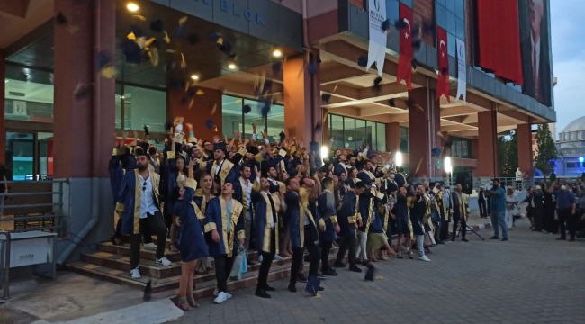 CBÜ TURGUTLU’DA MEZUNİYET TÖRENİ