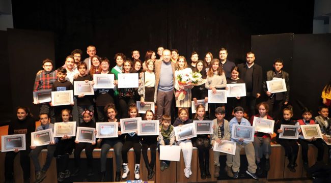 BELEDİYE TİYATROSU “KIRMIZI KURDELE” OYUNUYLA SAHNEDE