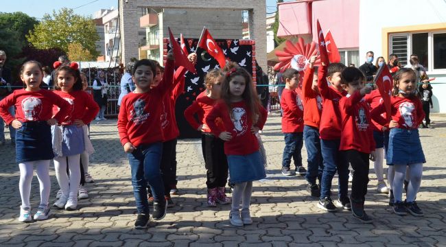 MİNİK ÖĞRENCİLERİN CUMHURİYET COŞKUSU