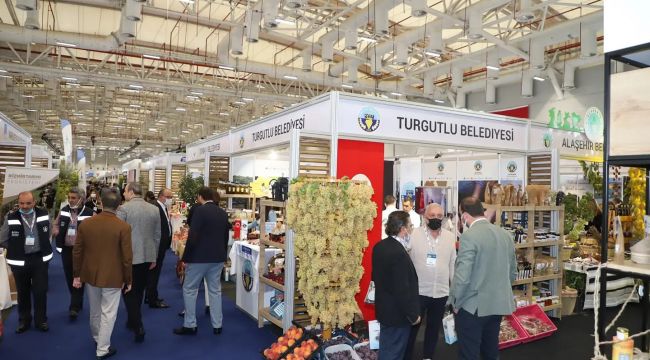 TURGUTLU BELEDİYESİNİN STANDINA YOĞUN İLGİ