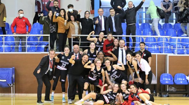 BASKETBOL’DA KADIN TAKIMI İZMİR’DEN GALİBİYETLE DÖNDÜ
