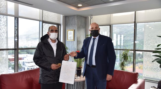 İŞÇİ RAMİZ BULDUĞU PARA DOLU ÇANTAYI POLİSE TESLİM ETTİ