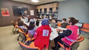 ÖĞRENCİLERE ROBOTİK KODLAMA EĞİTİMİ VE MALZEME DESTEĞİ