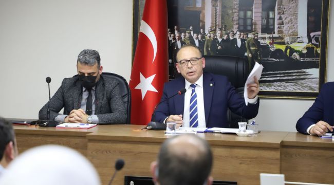 ÇETİN AKIN: “ÇAMUR ATMALARLA SİYASET YAPILAMAZ”