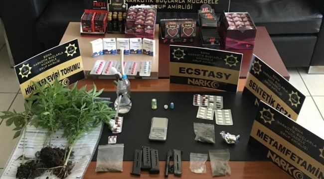 DURDURULAN ARAÇTAN UYUŞTURUCU ÇIKTI