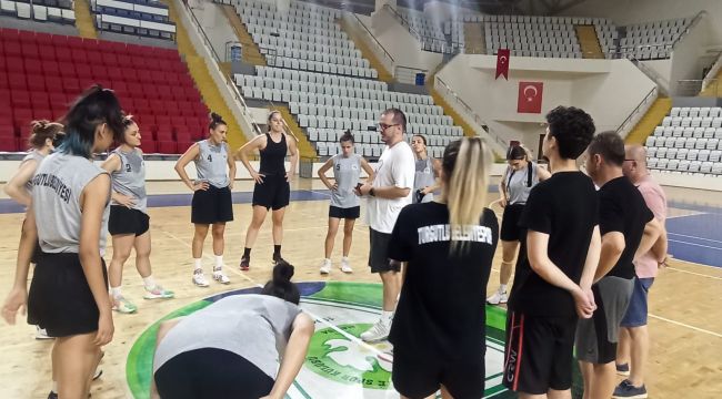 KADIN BASKETBOL TAKIMI ANTRENMANLARA BAŞLADI