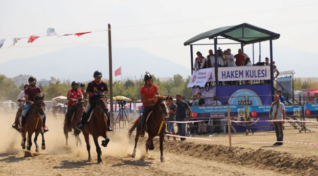 GELENEKSEL RAHVAN AT YARIŞLARI’NA BÜYÜK İLGİ