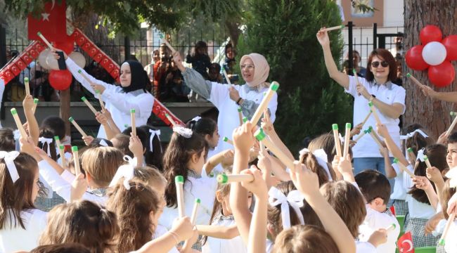 230 minik öğrenci aynı anda ‘Atabarı’ oynadı