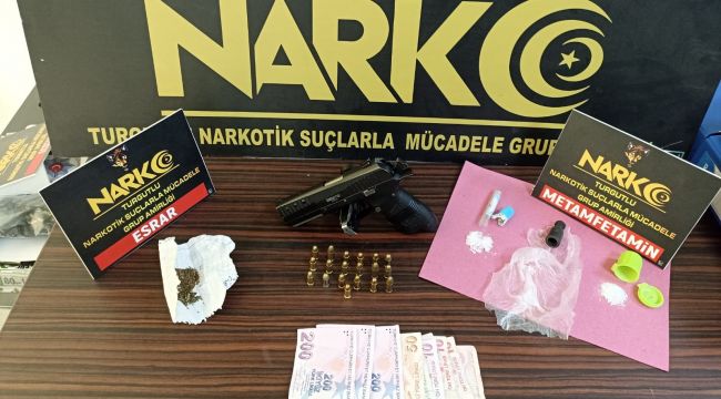 Turgutlu'da 5 ayrı adrese uyuşturucu baskını; 4 kişi tutuklandı