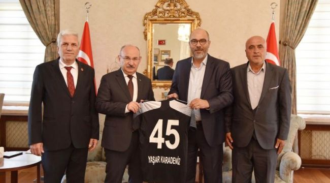 Turgutluspor yönetiminden Vali Karadeniz’e ziyaret