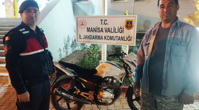 Çalınan motosiklet jandarma tarafından bulunarak sahibine teslim edildi