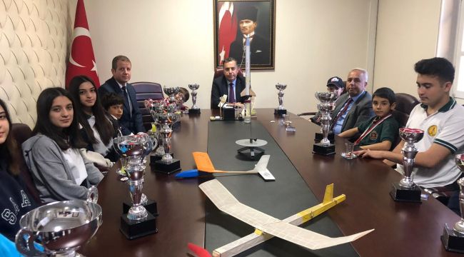Turgutlulu öğrenciler kupalarla döndü