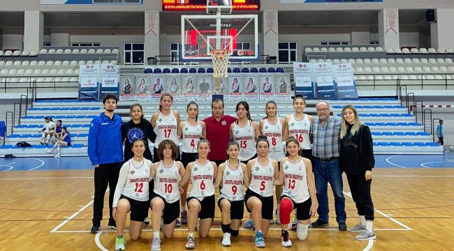 Genç kızlar namağlup Manisa şampiyonu oldu